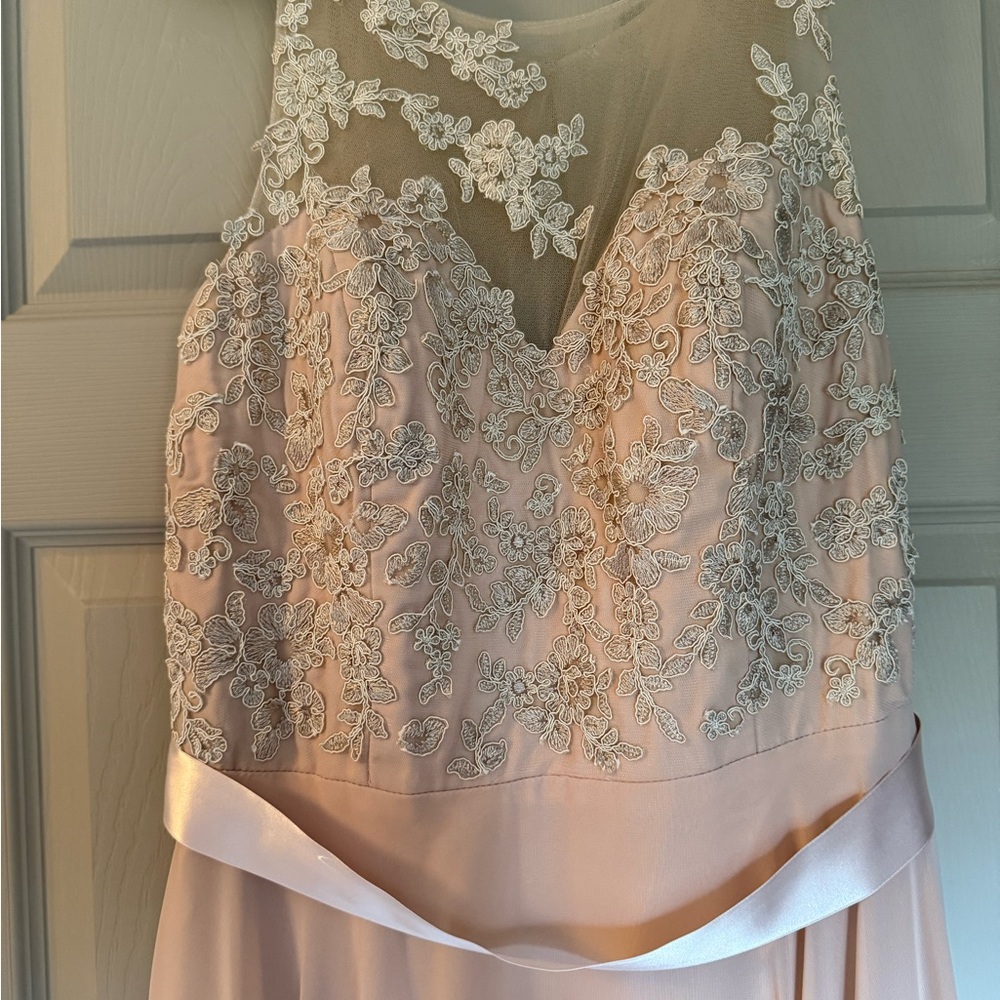 Elegant Pink Lace Evening Dress